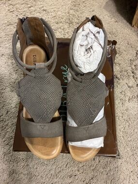 Diba True Women's Gray Taupe Textured Open-Toe Sandals